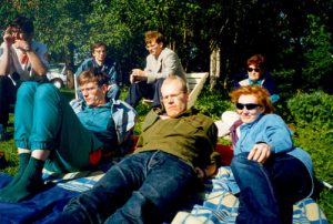 Selle kevadkooli furoorikas kolmainus: Indrek Särg, Sven Kivisildnik ja Kauksi Ülle tagaplaanil (vas.lt) Jaanus Adamson, Kajar Pruul, Märt Väljataga ja Rutt Hinrikus