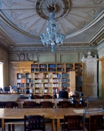Arhiivraamatukogu saal
