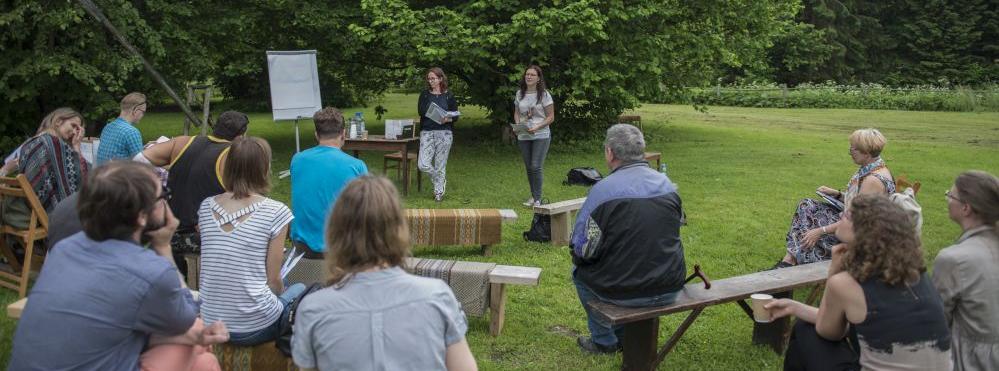 Fotojäädvustus 2019. aasta kirjandusteaduse suvekoolist "Kirjanduse empaatiline hääl", mis toimus samuti Liivi Muuseumis. Foto: Alar Madisson/ Eesti Kirjandusmuuseum