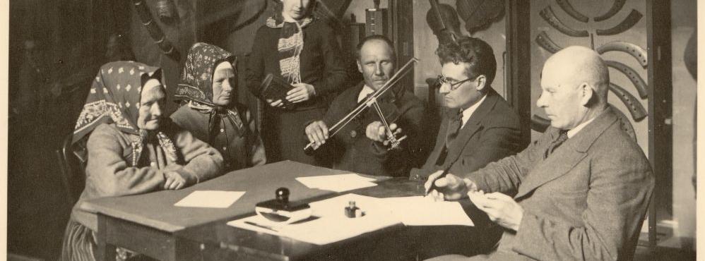 Palade valik Muusikamuuseumis rahvamuusikast heliplaatide valmistamiseks. Tallinna linn, Peeter Parikas (05.1937). ERA, foto 777