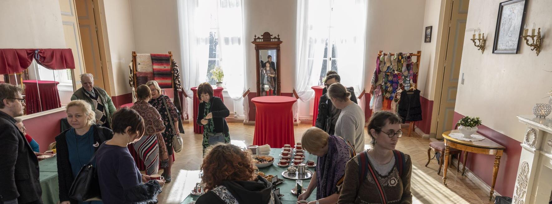 folkloristid seminari kohvipausil Kuremaa lossis