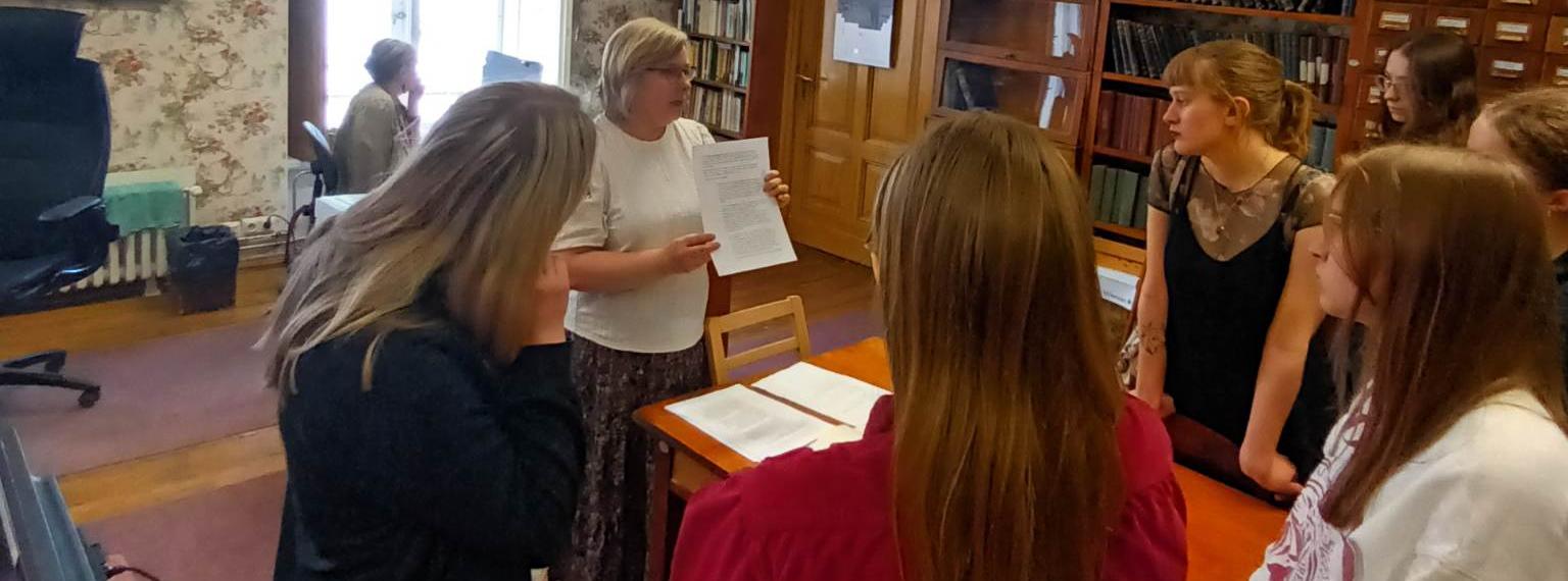 Treffneri gümnasistid muuseumiga tutvumas 2023. Foto: H.-M. Melts