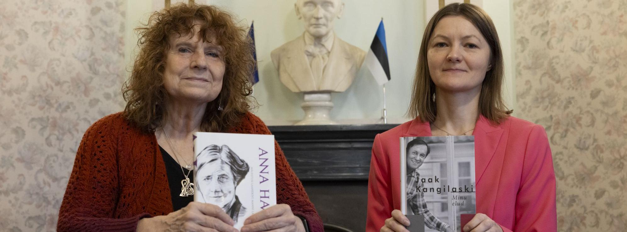 Memories reading group 2024. Tiina Kirss and Maarja Hollo. Photo: A. Madison