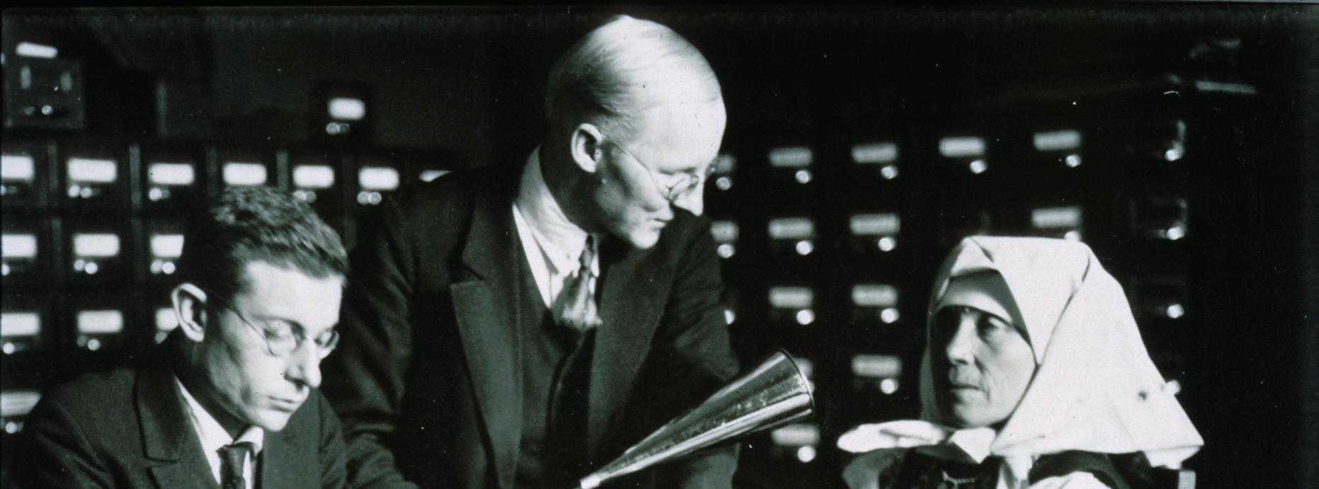 Oskar Loorits seto laule salvestamas