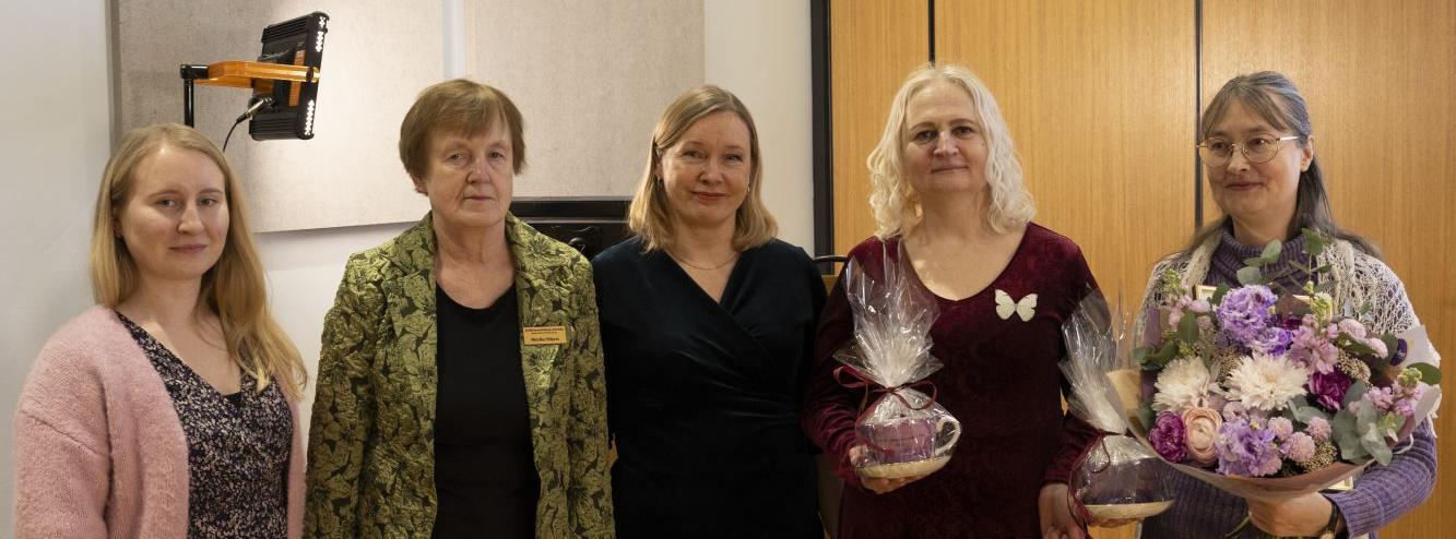 Foto Maarja koguduse liikmetest ja EKM töötajatest auhinnatseremoonial