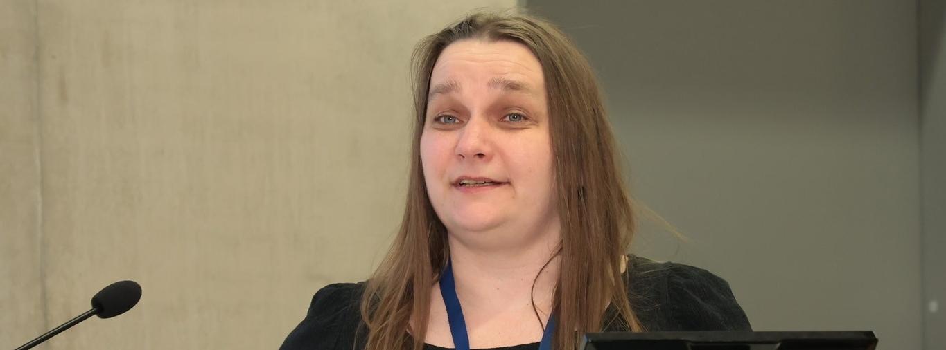 Mari Väina ettekannet pidamas