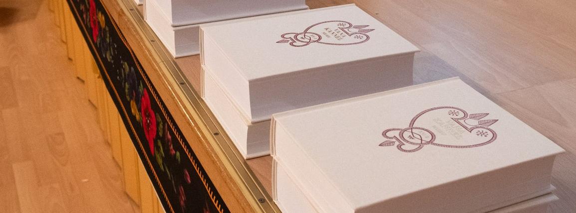 Raamatud esitlusel Muhu koolimajas