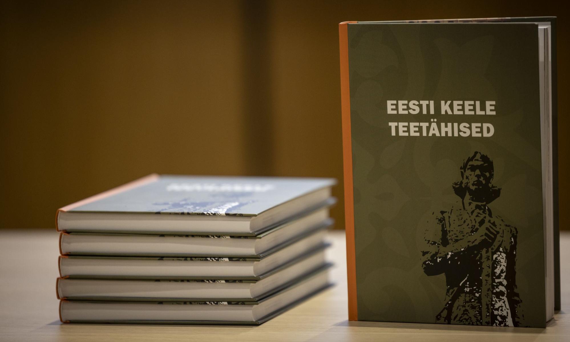 Raamatud esitlusel "Eesti keele teetähised"