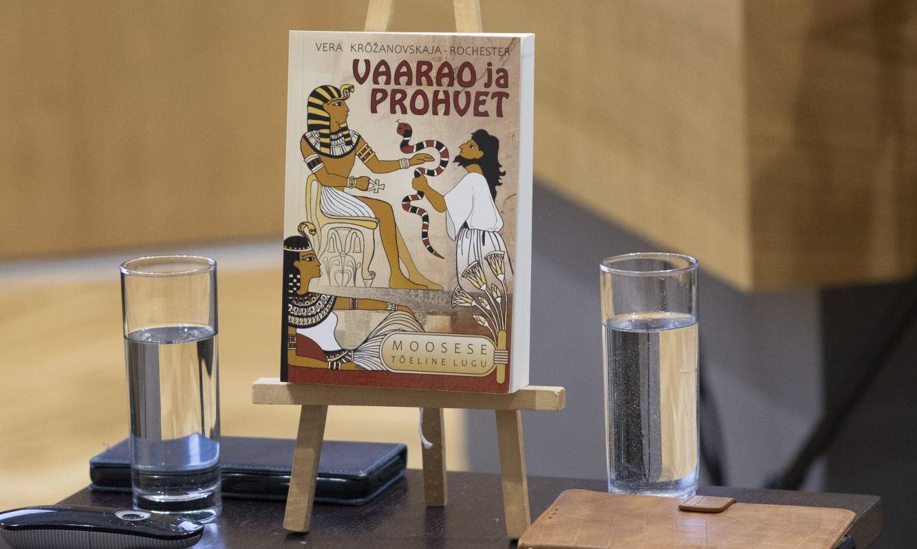 Esiplaanil on eesti keelde tõlgitud  Vera Krõžanovskaja raamat "Vaarao ja prohvet"