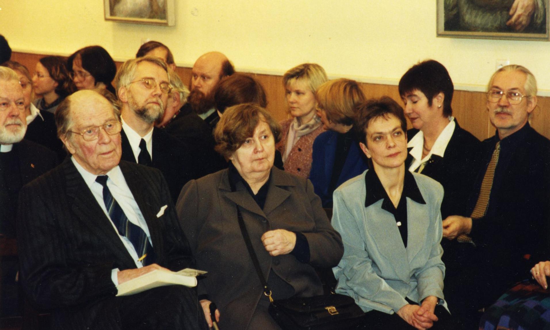 Krista Aru konverentsi publikus koos Jaan Krossi ja Ellen Niiduga