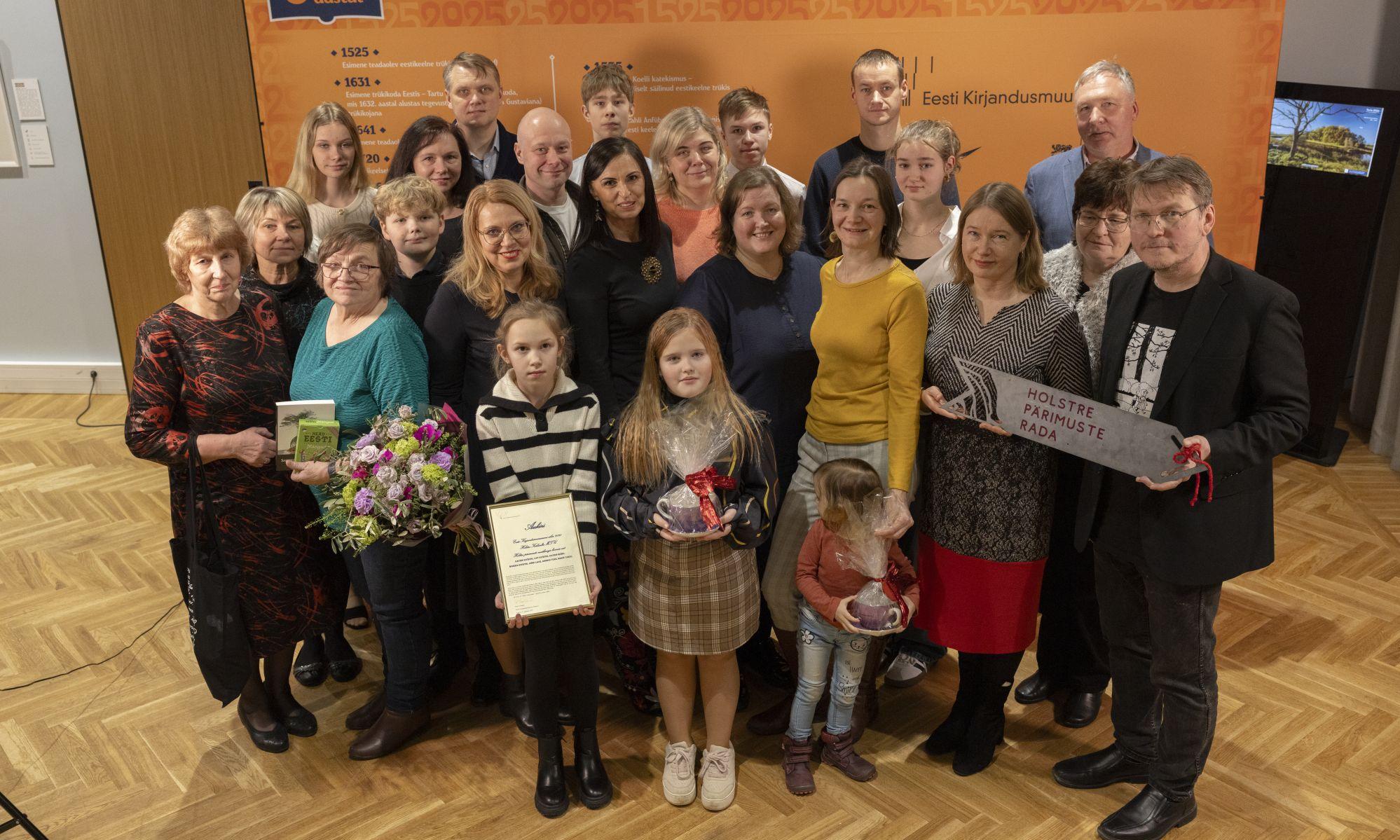 MTÜ Holstre külaselts koos driektor Piret Voolaidi ja ERA juhi Risto Järvega