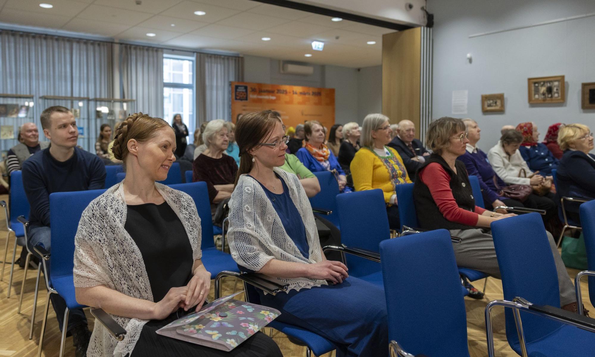 Peapreemia võitnud õed Kottad publiku hulgas