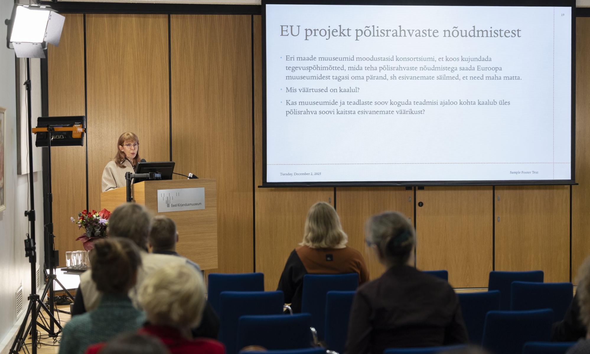 vaade saali konverentsi ajal, kõnepuldis on Margit Sutrop