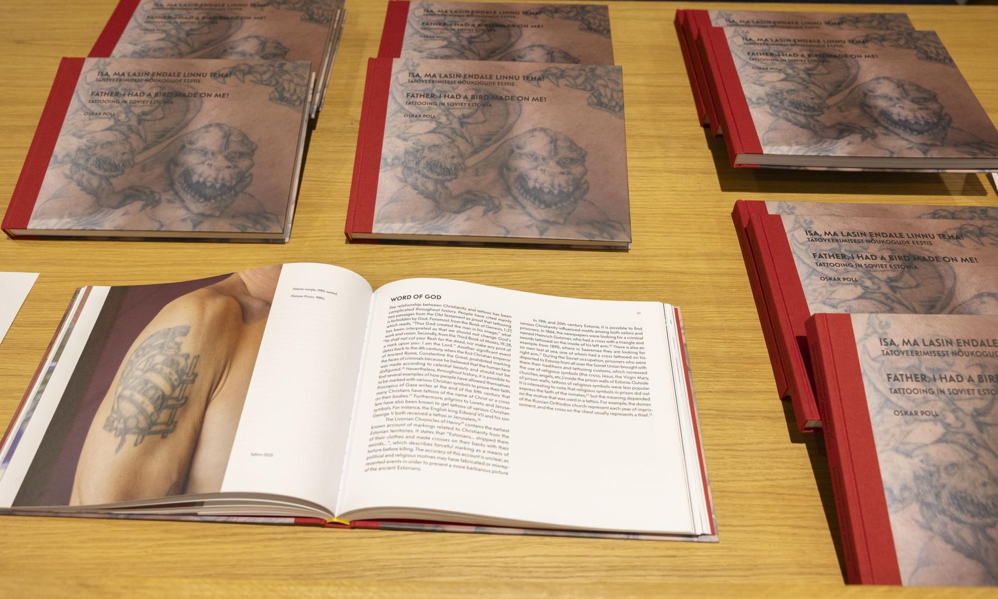 Raamatud saali laual