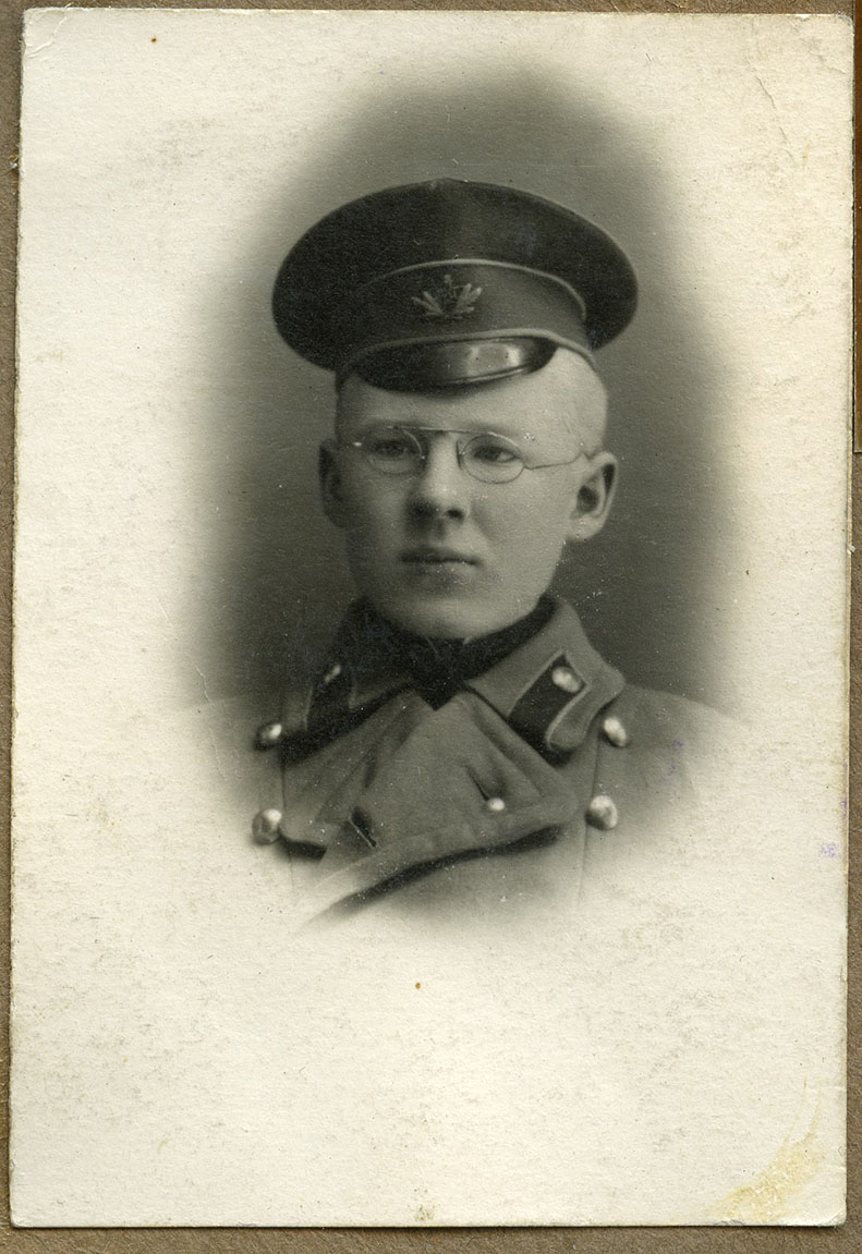 Foto Oskar Loorits sõdurivormis